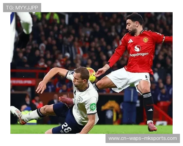 库尼亚接费尔南德斯直传晃过门将推射空门，助力曼联扳平比分